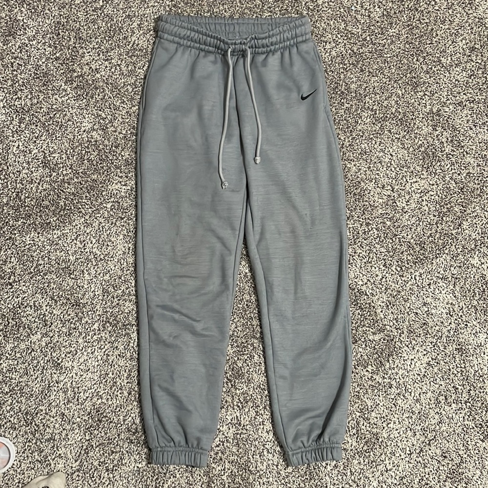 Grey nike sweatpants. Size Small. Womens